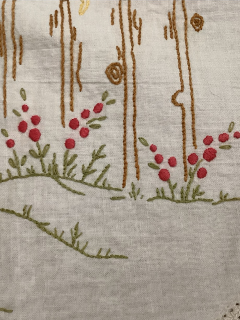 Antique hand-made embroidered linen baby bib featuring a lg. grey cat - Picture 4 of 4